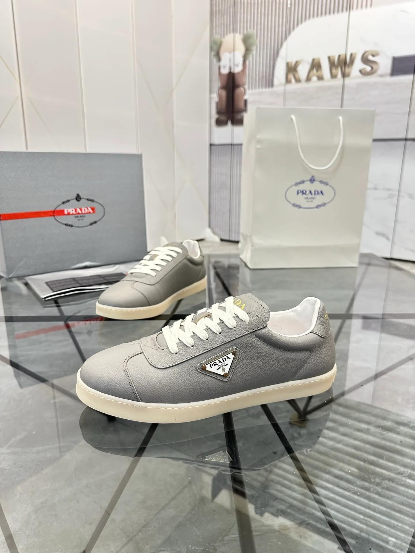 Men's shoes for sale 💰: 💰P540¥ High-end top quality Product trademark: Prada *"Prada*" low-top casual shoes Regular size: 38-45 (can be customized to 46) Product materials: imported first-layer cowhide for the upper, water-dyed cowhide lining, cowhide feet, original outsole. No.: 001